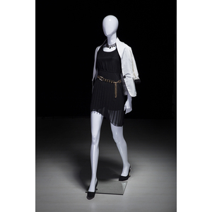 Mannequin Femme Abstrait en Fibre de Verre pour Vente en Gros, Idéal pour Boutiques de Mode et Présentations de Vêtements, Mannequin FRP Durable - Product Image 3