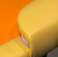 Table de poker Coolstar avec LED jaunes, 71 pouces, port d'alimentation, bord en similicuir, dessus en feutre antidérapant, pieds pliables, haute qualité pour 8 à 10 joueurs