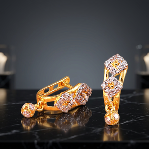 Boucles d'oreilles élégantes en or 18 carats ornées de diamants pour femmes, légères et élégantes, au look tendance, cadeau parfait - Product Image 6