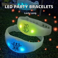 Bracelets LED Lumineux Activés par le Son – Idéaux pour Fêtes, Mariages, Raves, Concerts, Camping, Événements Sportifs – Alimentation par Piles
