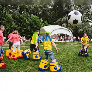 Chaussures de football gonflables pour activités de team building en PVC, certifiées EN14960, couleur personnalisable pour les sports de plein air, football - Product Image 1