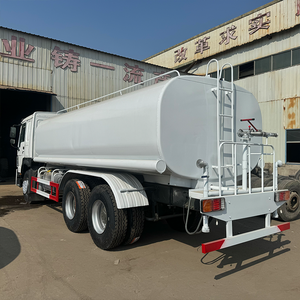 Camion-citerne Sinotruk d'occasion 20000L Diesel 20CBM Transport d'eau Howo 6x4 Camion-citerne à eau pour l'aménagement paysager - Product Image 4