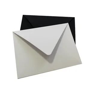 压花标志哑光白色艺术纸定制黑色信封，带有时尚品牌感谢卡