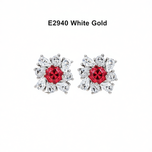 Orecchini a lobo E2940 in oro bianco con rubino, design floreale, montatura a griffe, gioielli classici da donna con cristalli per matrimonio - Product Image 1