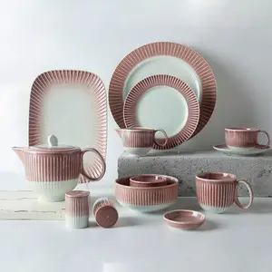 Vente en gros d'assiettes supérieures design four à céramique ensemble de vaisselle rouge plats et assiettes en porcelaine de restaurant pour bol de vaisselle d'hôtel