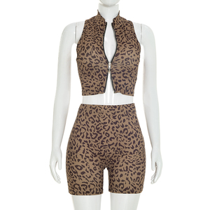 Viviblook J26ST283 Ensemble de yoga et fitness pour femme, débardeur sexy sans manches à fermeture éclair imprimé léopard et short taille haute, deux pièces - Product Image 3