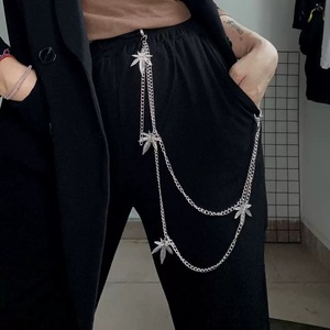 โซ่คล้องกางเกงพร้อมจี้รูปใบเมเปิ้ล สองชั้น ทำจากโลหะผสม ใช้เป็นเครื่องประดับเอวสำหรับแฟชั่นฮิปฮอป สไตล์สปริง 2025 - Product Image 1