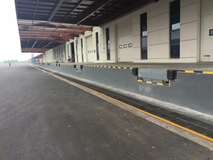 Loạt <span class=keywords><strong>Dock</strong></span> leveler/đoạn đường nối cho xe nâng cho nhà máy sản xuất xây dựng trang trại Giao hàng mới được sử dụng lưu trữ <span class=keywords><strong>container</strong></span> kết nối - Product Image 4