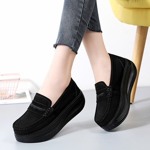 Chaussures pour femmes grandes tailles, printemps automne, cuir véritable, plateforme, style coréen, chaussures à enfiler, chaussures décontractées pour les mères d'âge moyen et les personnes âgées - Product Image 3
