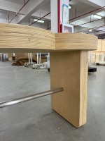 Table de présentation en bois durable peinte pour boutique de vêtements, table de présentation pour magasin de vêtements