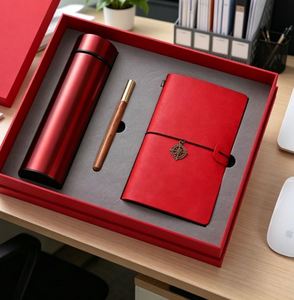 Nouvel ensemble cadeau de carnet en cuir avec bouteille d'eau, bloc-notes promotionnel en gros, ensemble cadeau tasse isotherme avec stylo en bois - Product Image 3