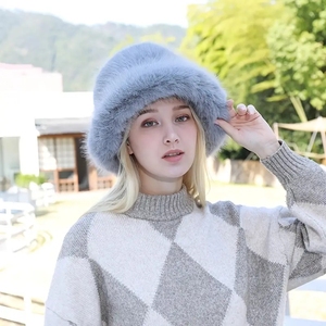 2025 nuevo diseño de sombreros de cubo de invierno suave cálido mullido Piel de visón personalizado OEM gorros de felpa para mujeres Unisex uso diario Casual carta - Product Image 2