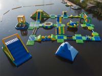 Obstacles aquatiques gonflables personnalisés, équipement d'amusement flottant, méga île flottante, aire de jeux gonflable pour le plaisir aquatique des adultes