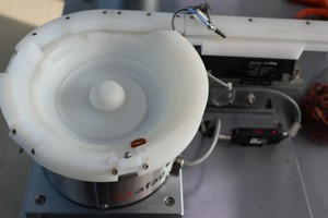 Alimentador Vibratório de Alta Velocidade CNC para Peças Plásticas - Product Image 2