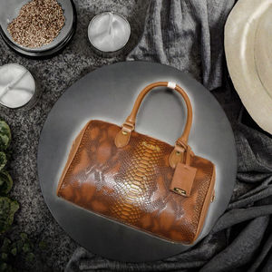 Sacs à main en cuir PU pour femmes, nouvelle mode, à bandoulière, motif uni, grande capacité, imperméables, portables, vente en gros d'usine - Product Image 3