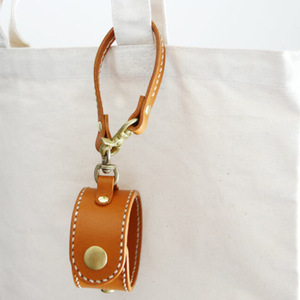 Clip de fixation créatif de style japonais et coréen pour les voyages en plein air, le shopping, les serviettes, les foulards et les breloques de sac en cuir PU. - Product Image 4