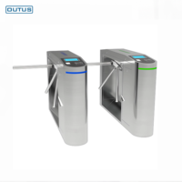 Porte rapide bidirectionnelle OUTUS avec lecteur de carte RFID et système anti-retour pour entrées de bureaux à fort trafic