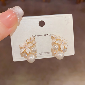 Pendientes de botón de flor esmaltados chapados en oro de 18k Resoul con circonita cúbica y perla, joyería de moda para mujer al por mayor - Product Image 1