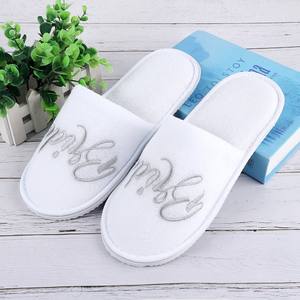 Usa e getta Spa Hotel Party White Velvet Lady LOGO personalizzato ospiti di nozze damigelle d'onore da <span class=keywords><strong>sposa</strong></span> pantofole da donna per la <span class=keywords><strong>sposa</strong></span> - Product Image 3