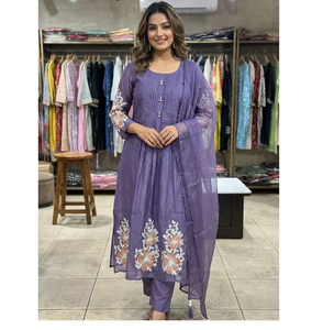Ensemble Kurta et pantalon décontracté en coton à motif floral lavande avec dupatta, séchage rapide, sans plis, vêtements ethniques pour femmes - Product Image 1