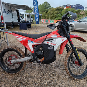 Motocicleta Todoterreno Red Edition Leopard Cheetah EXE880 37KW 90V 75AH 78MPH 51HP, Motocross de Alta Velocidad con Motor Eléctrico - Product Image 2