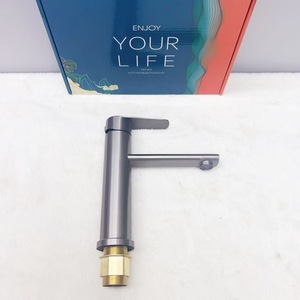 Grifo monomando de lavabo de un solo orificio de acero inoxidable color bronce, montado en encimera, con válvula mezcladora de agua fría y caliente - Product Image 2