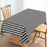 Nappe en plastique à carreaux diamantés Noir et blanc Jetable Rectangulaire Vente chaude Décoration de fête d'anniversaire de fête