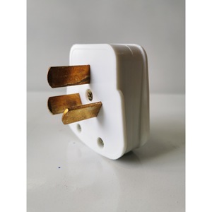 Enchufe Eléctrico T3-32N de 3 Núcleos con Conexión a Tierra Estándar, Plástico, Resistente a Caídas y Explosiones, para Uso Industrial y Doméstico - Product Image 1