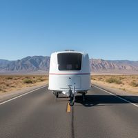 Caravane de camping légère au design épuré pour l'extérieur, idéale pour les voyages et le camping