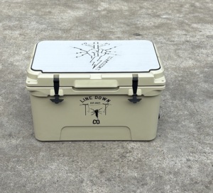 Glacière rigide rotomoulée 65L en PE, design personnalisé, avec coussins <span class=keywords><strong>de</strong></span> siège intégrés, isotherme pour le stockage alimentaire, la navigation <span class=keywords><strong>de</strong></span> plaisance, le camping et les barbecues - Product Image 2