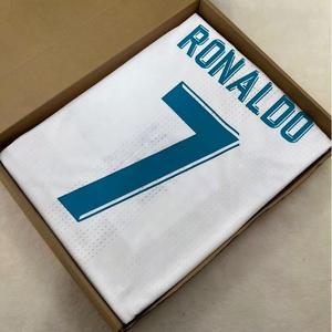 Camisetas de Fútbol Personalizadas al por Mayor con Nombre de Equipo, 100% Poliéster, Impresión por Transferencia de Calor, Antibacterianas, Transpirables, de Secado Rápido, con Números - Product Image 4