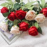 Großhandel Günstige Realistische Samt-Rosen Künstliche Blumenarrangements Einzelstiel für Hochzeiten