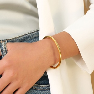 Modernas Pulseras y Brazaletes de Acero Inoxidable con Baño de Oro PVD Antideslustre, Joyería de Alta Moda para Mujer - Product Image 4