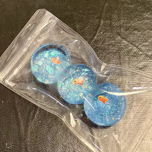 Ocean Planet Squishy de Pez Dorado con Lentejuelas Brillantes, Juguete Sensorial Antiestrés para Aliviar el Estrés, Muñeco para Apretar - Product Image 4