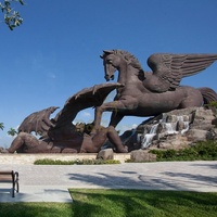 Groupe d'art D&Z Décoration de paysage Sculpture d'animaux en plein air Grande statue de cheval en bronze avec des ailes pour la décoration de piscine