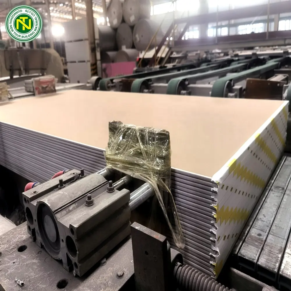 China Foshan Manufacturer Factory price Ceiling Gypsum Board Drywall Plasterboard