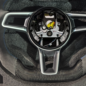 Volante de Fibra de Carbono y Alcántara de Alta Gama Personalizado para <span class=keywords><strong>Porsche</strong></span> 718 911 992 997 985 981 <span class=keywords><strong>Cayman</strong></span> Boxster Taycan - Product Image 5