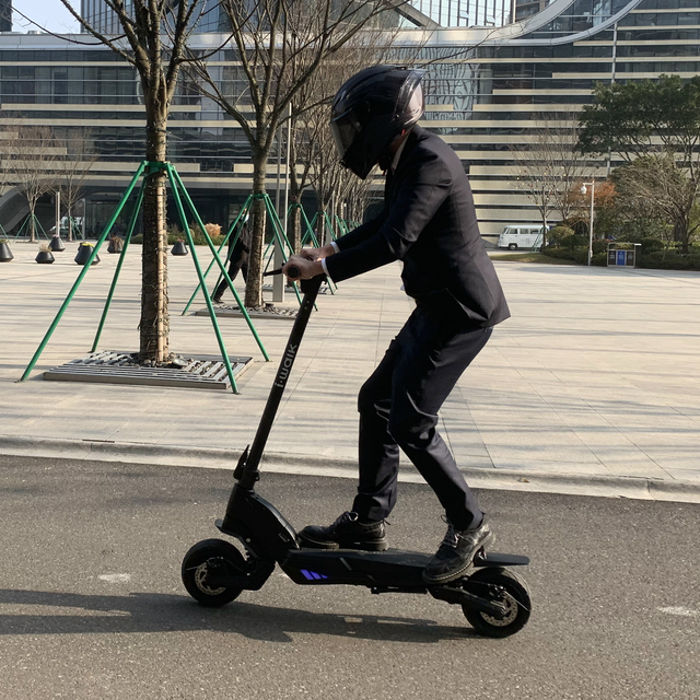 High Performance 9 Inch Big Wheel Electric Scooter Powerful Adult Dual Motor Electric Scooter 1000w