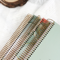Cahier de notes en papier à spirale A5 à couverture personnalisée avec impression 2026 Agenda Journal Agenda quotidien hebdomadaire mensuel Organisateur Planificateur Cahier