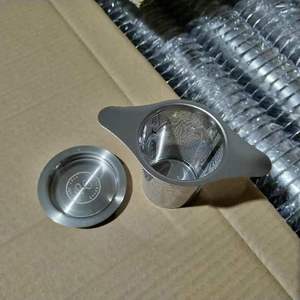 Infusore per Tè in Acciaio Inox 18/8 Extra Fine, Ecologico, <span class=keywords><strong>con</strong></span> Grande Capacità, Doppi Manici e Vassoio Raccogligocce per Teiera Sospesa - Product Image 2