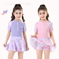 Maillot de bain une pièce pour filles avec short anti-transparence intégré, manches courtes, protection solaire UPF50+, maillot de bain pour enfants en nylon