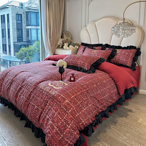 Juego de Ropa de Cama de Cuatro Piezas de Estilo Coreano, Diseño Inspirado en Diseñadores, con Funda de Edredón con Volantes, Sábana Plana de Algodón Suave al Tacto - Product Image 1