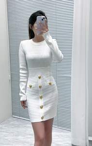 Nuovo abito di alta qualità <span class=keywords><strong>in</strong></span> <span class=keywords><strong>maglia</strong></span> 2025 autunno inverno stile donna Button déco manica lunga bianco <span class=keywords><strong>rosa</strong></span> nero aderente maglione abito - Product Image 2