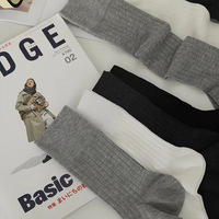 Nouvelle mode d'été noir blanc longues femmes Slouch chaussettes accepter personnalisé tissé coton mi-tube genou haute lâche Scrunch chaussettes