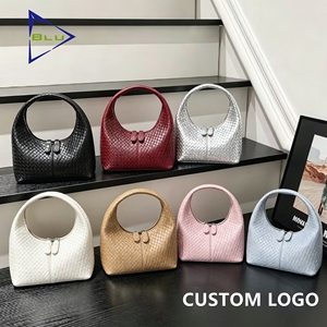 Borsa a Spalla in Pelle Blu con Logo Personalizzato per Donna, Design Luna, Borsa a Mano in Pelle Personalizzata per Signora - Product Image 1