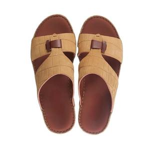 Sandales arabes pour hommes, fabriquées à la main, en cuir exotique, semelle intérieure en liège, semelle extérieure en caoutchouc légère, luxueuses, pour le Ramadan, la plage, les vacances - Product Image 1