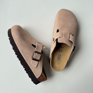 Chaussures à talons hauts pour femmes, semelle épaisse, style rétro, semelle intérieure en liège, plateforme, dessus en daim, doublure en fourrure, boucle - Product Image 1