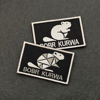 Bordir Label Hewan Beruang Kutub BOBR KURWA Hitam Putih Persegi Panjang Patch Kain Label Beruang Kutub Dengan Perekat Hook and Loop