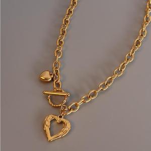 قلادة نسائية فاخرة بتصميم سلسلة كوبية مع مشبك OT، مجوهرات ضخمة بطراز قديم مطروق من الفولاذ المقاوم للصدأ مطلي بالذهب عيار 18 قيراط، قلادة على شكل قلب - Product Image 1