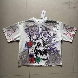 Camisetas de manga corta al por mayor con estampado de flores góticas de alta calidad para hombre, estilo streetwear americano vintage. - Product Image 3